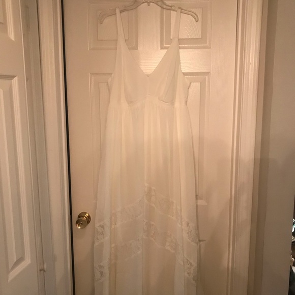 torrid Dresses & Skirts - Beautiful white maxi dress. Torrid size 00 NWT. torrid Dresses & Skirts - Beautiful white maxi dress. Torrid size 00 NWT.